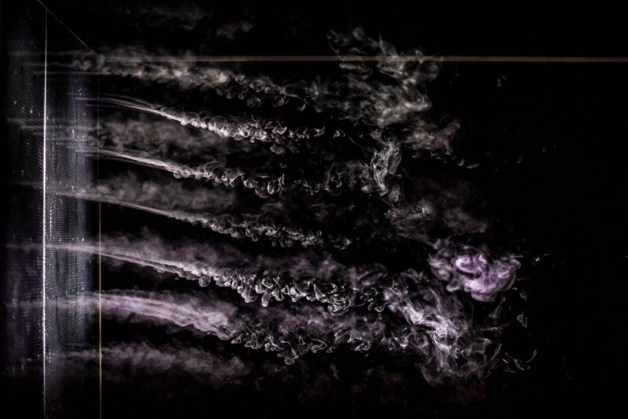 Et mainte page blanche entre ses mains froissée - Perform Lab