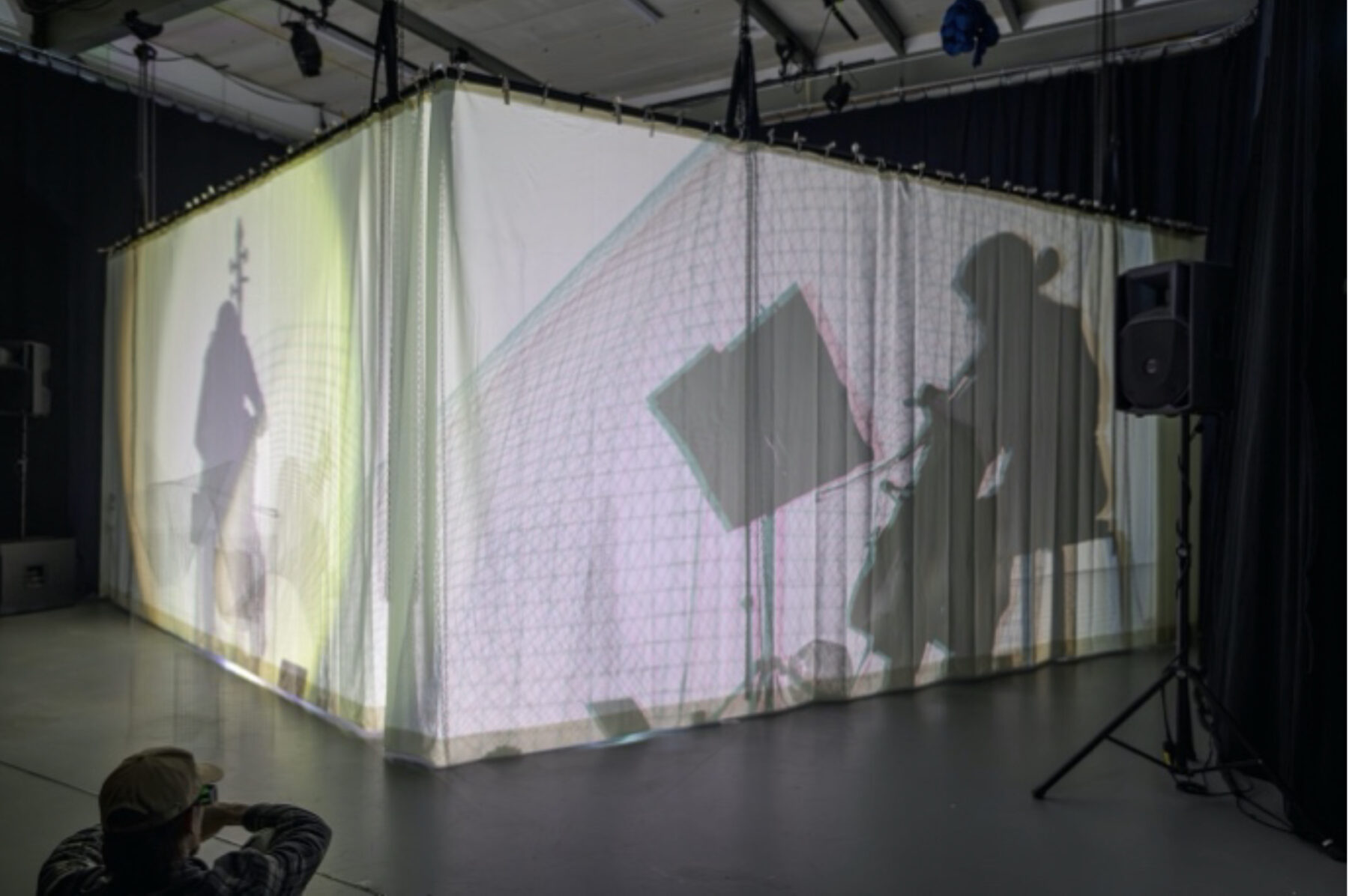 Décalage vers le rouge – Devenir sol, plante, animal (2020) et Décalage vers le rouge – Origine Temps-Espace (2024) - Perform Lab