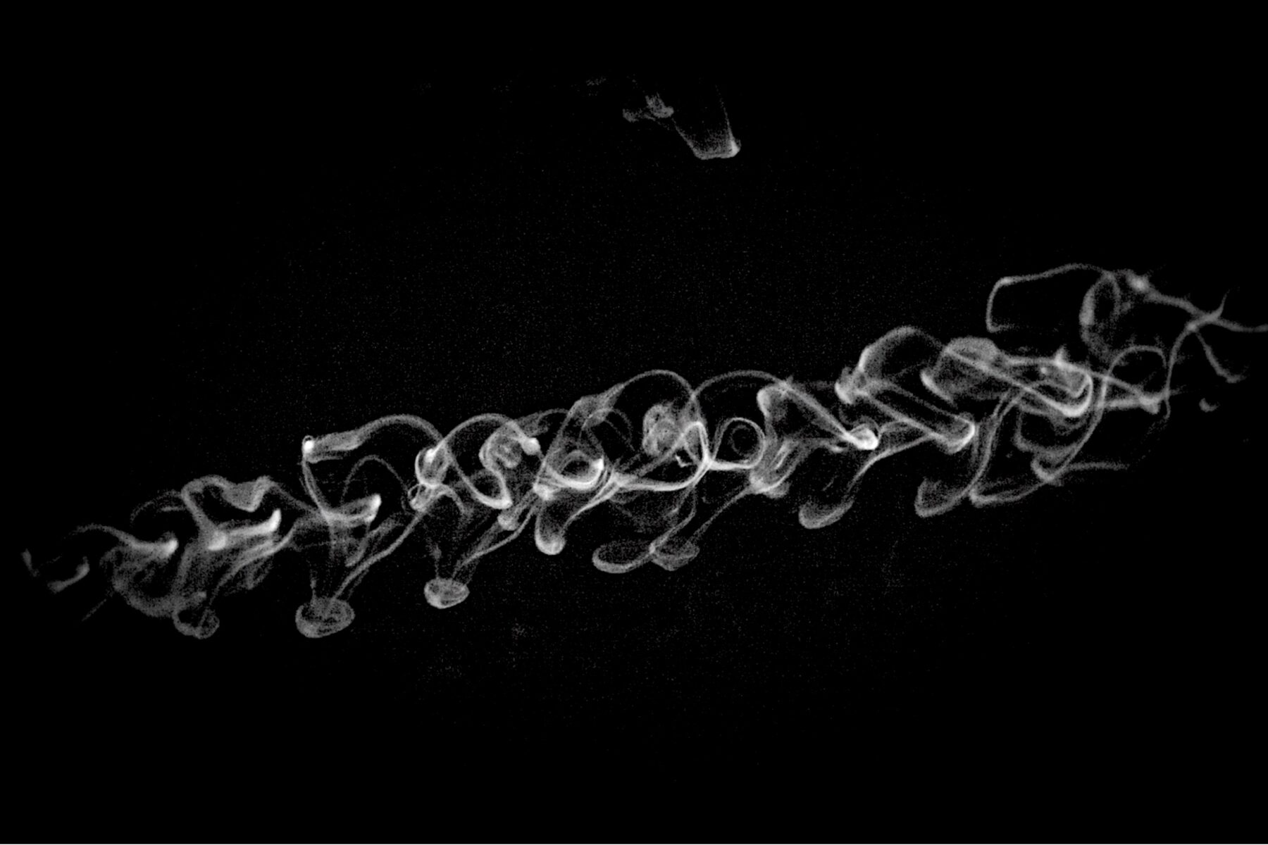 Et mainte page blanche entre ses mains froissée - Perform Lab